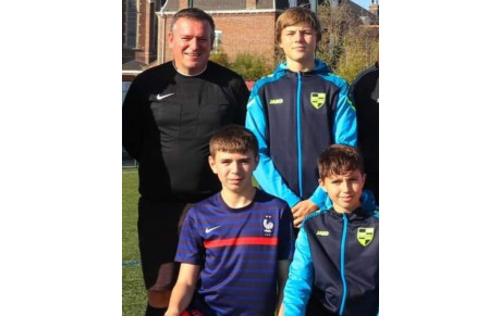 Trois jeunes à l'arbitrage.